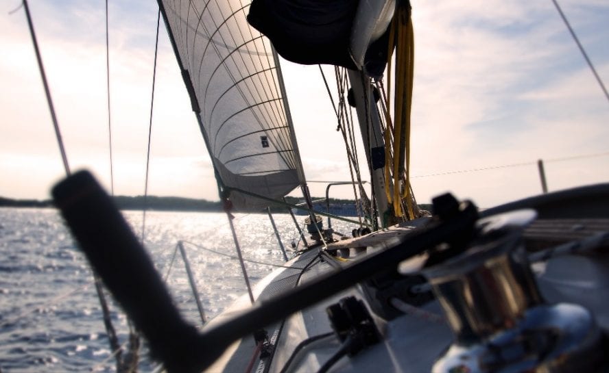 Essential Packing List for Nebie sailors_Photo by Jonathan Smith on Unsplash