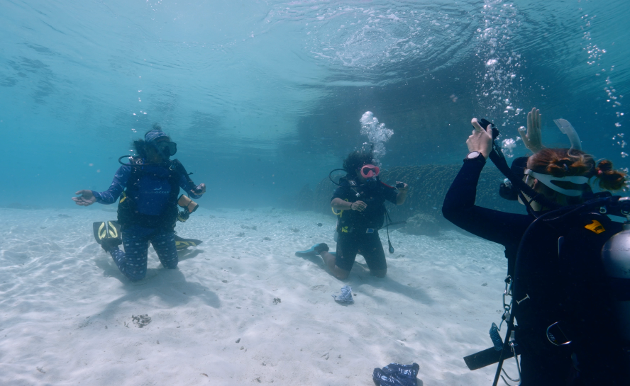 Women learning scuba diving